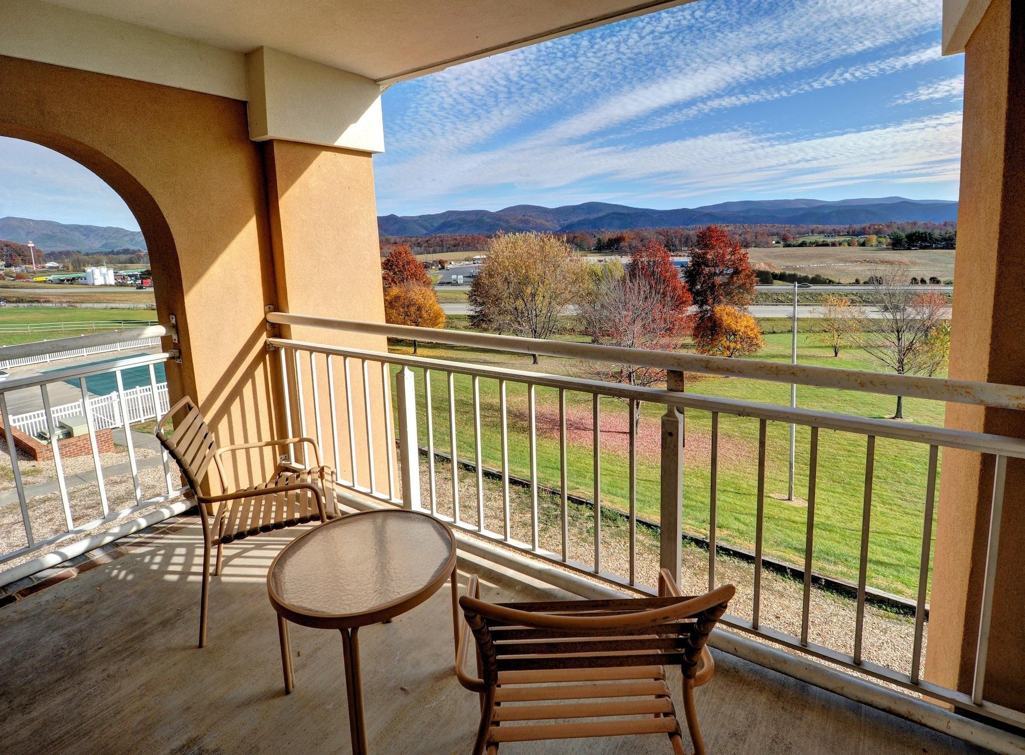 Comfort Inn & Suites Raphine - Lexington Near I-81 And I-64 מראה חיצוני תמונה