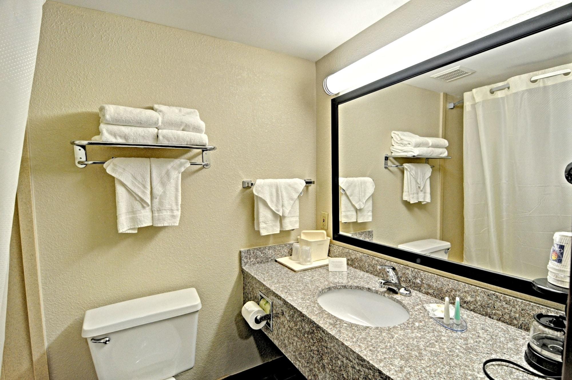 Comfort Inn & Suites Raphine - Lexington Near I-81 And I-64 מראה חיצוני תמונה