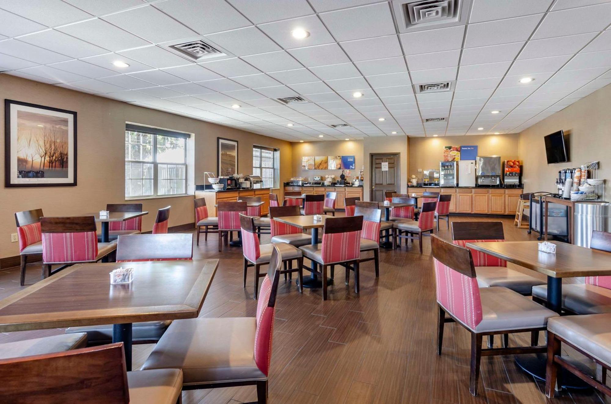 Comfort Inn & Suites Raphine - Lexington Near I-81 And I-64 מראה חיצוני תמונה