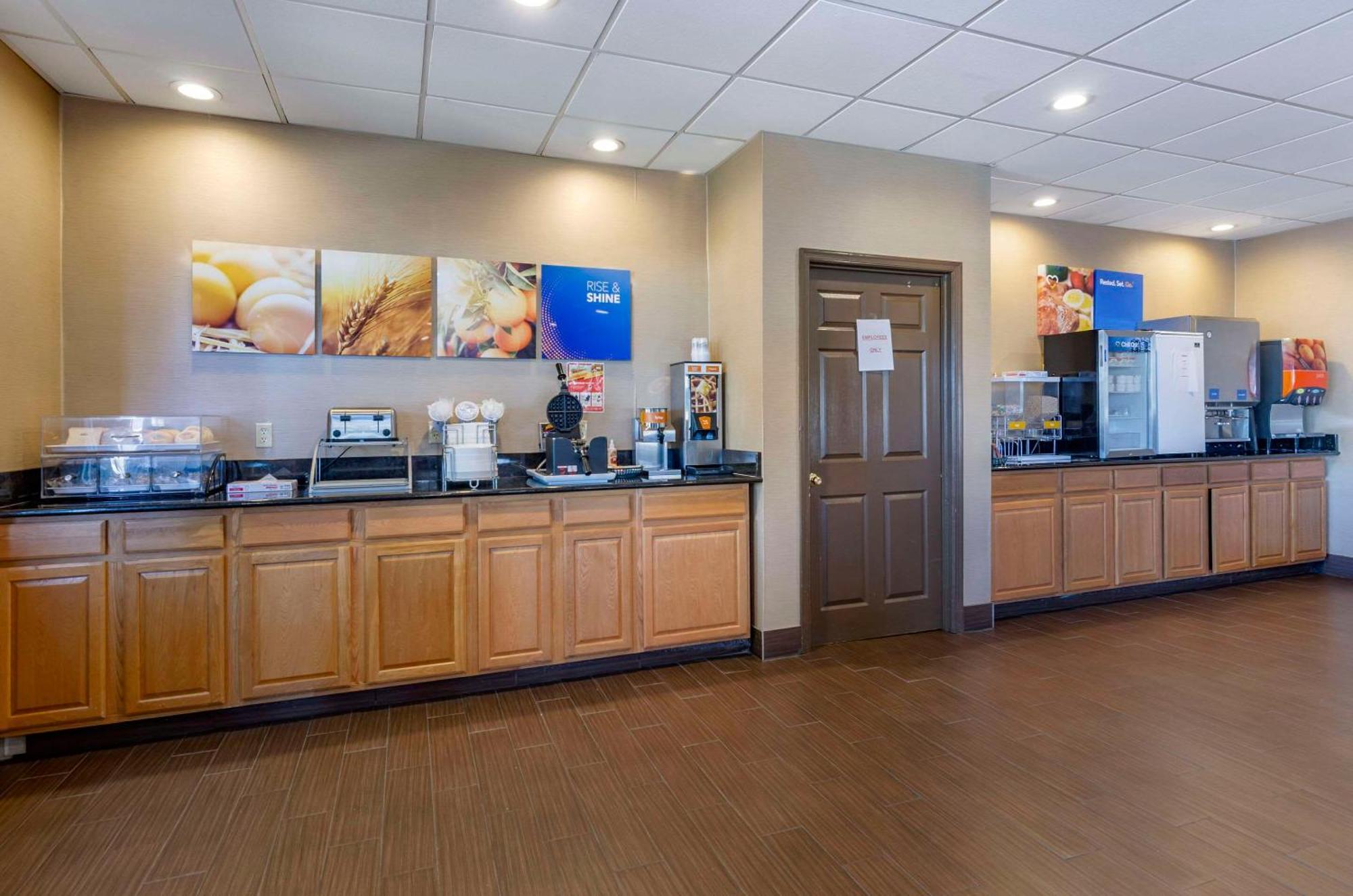 Comfort Inn & Suites Raphine - Lexington Near I-81 And I-64 מראה חיצוני תמונה