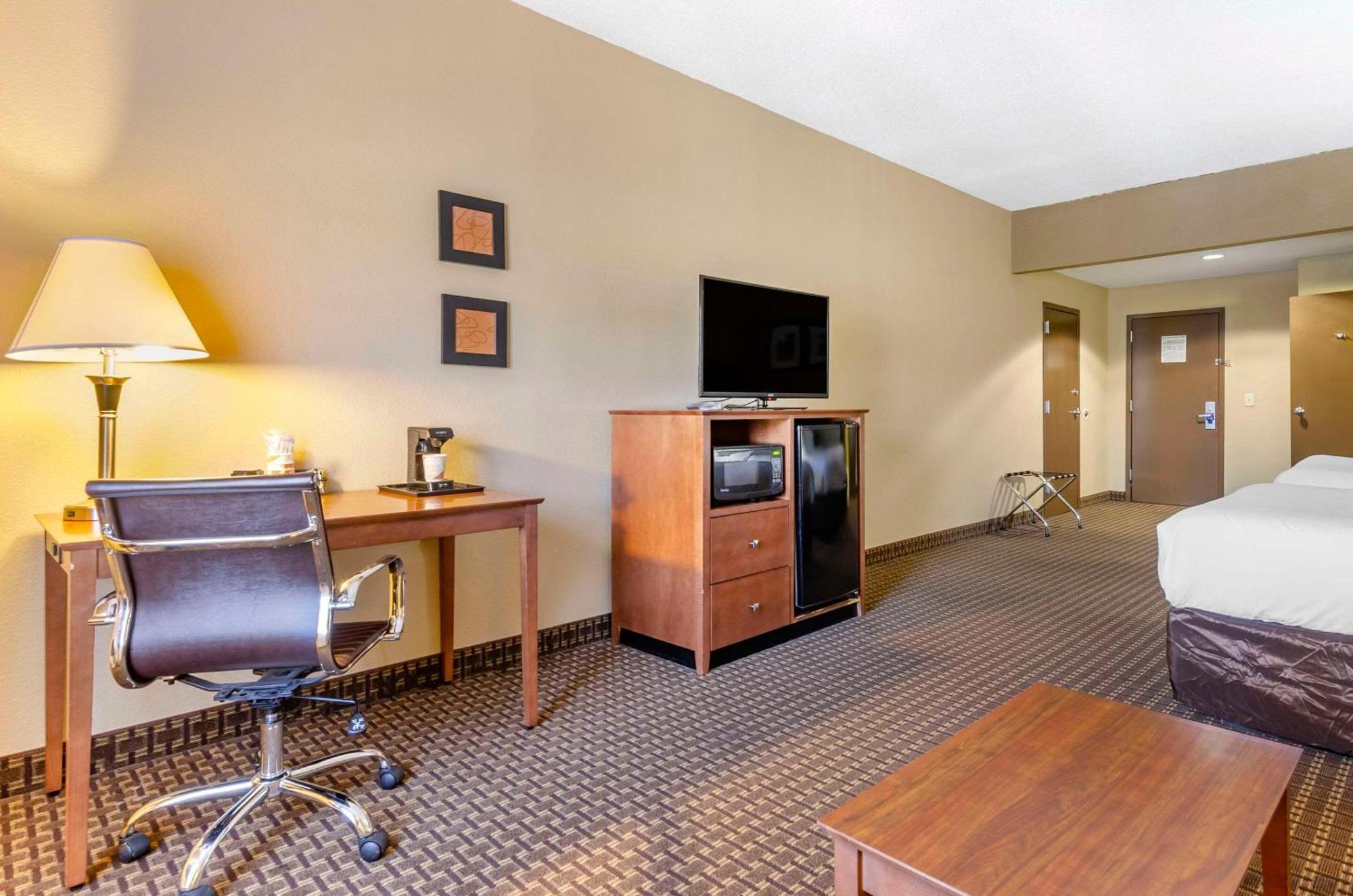 Comfort Inn & Suites Raphine - Lexington Near I-81 And I-64 מראה חיצוני תמונה