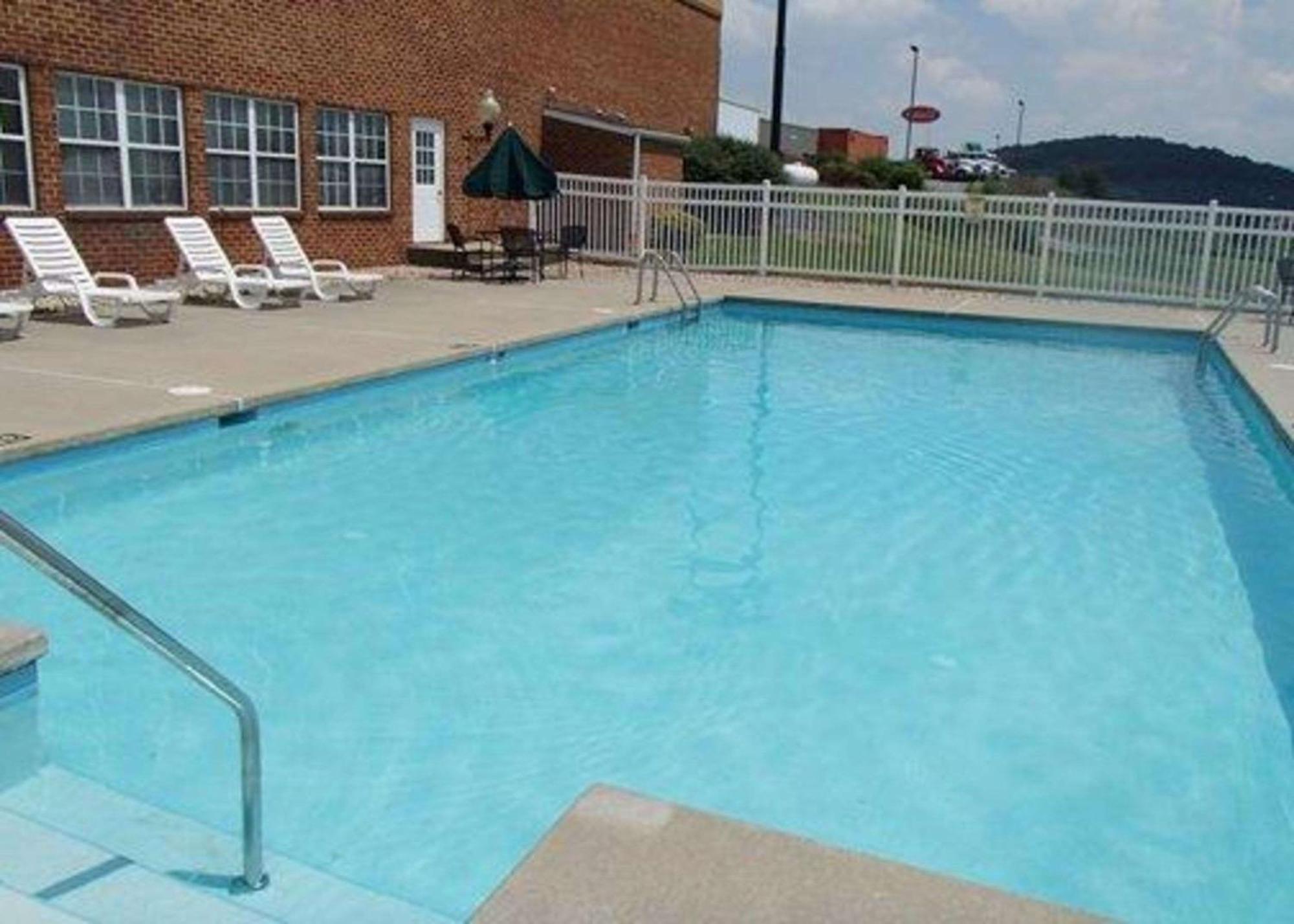 Comfort Inn & Suites Raphine - Lexington Near I-81 And I-64 מראה חיצוני תמונה