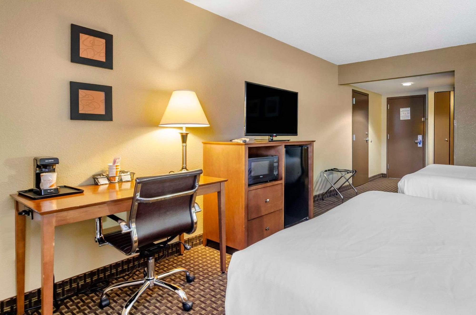 Comfort Inn & Suites Raphine - Lexington Near I-81 And I-64 מראה חיצוני תמונה