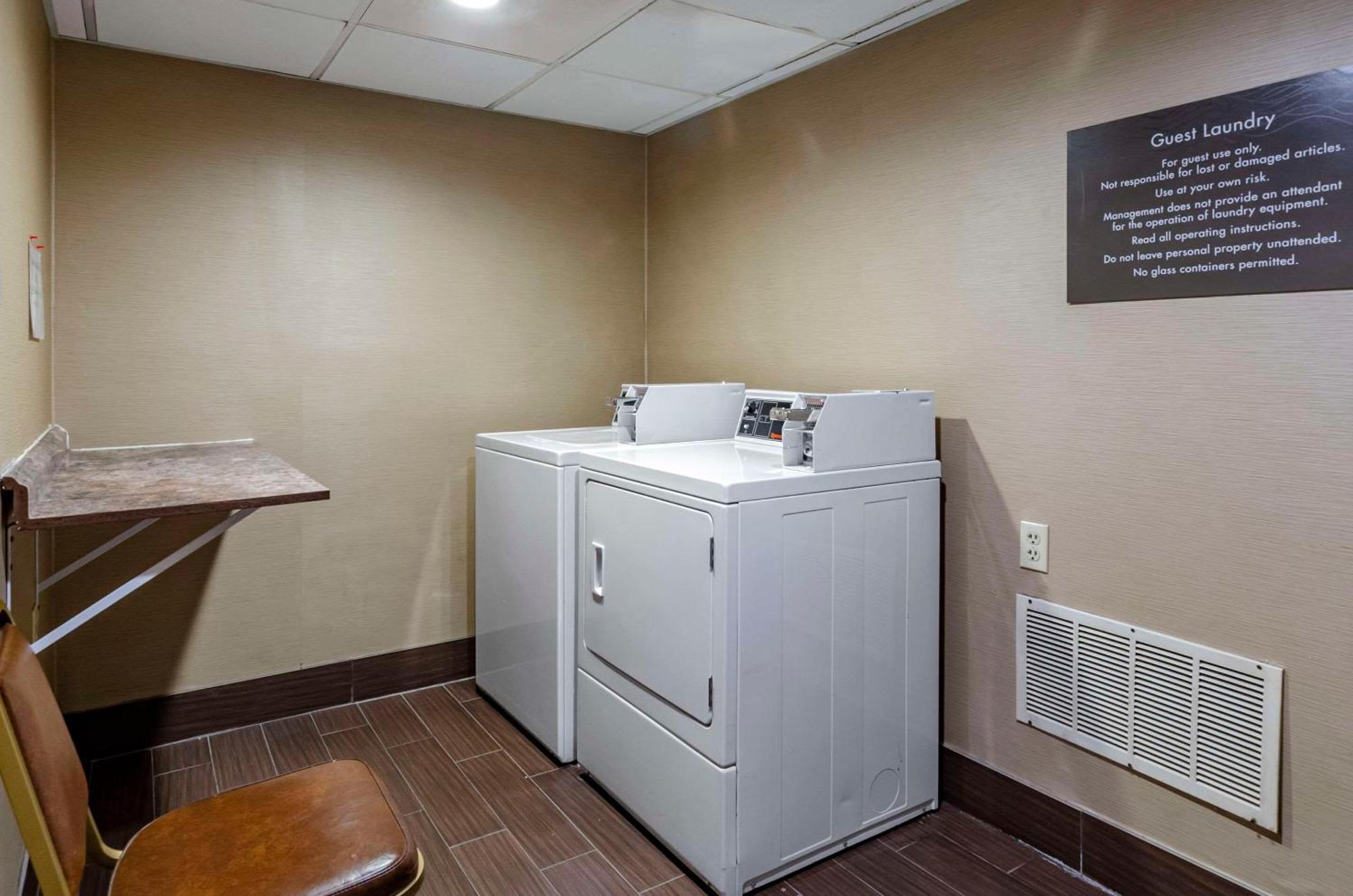 Comfort Inn & Suites Raphine - Lexington Near I-81 And I-64 מראה חיצוני תמונה