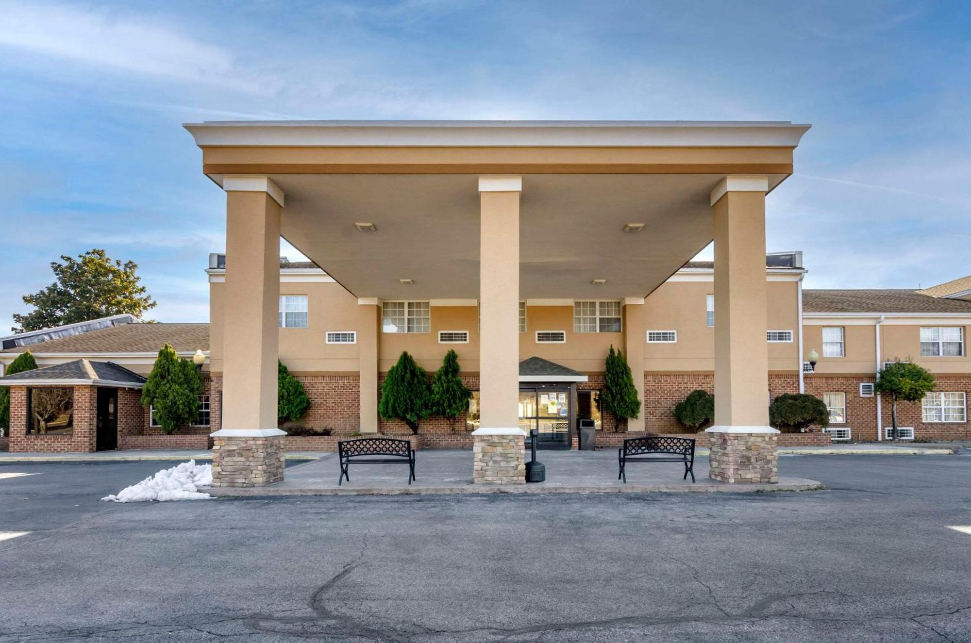 Comfort Inn & Suites Raphine - Lexington Near I-81 And I-64 מראה חיצוני תמונה