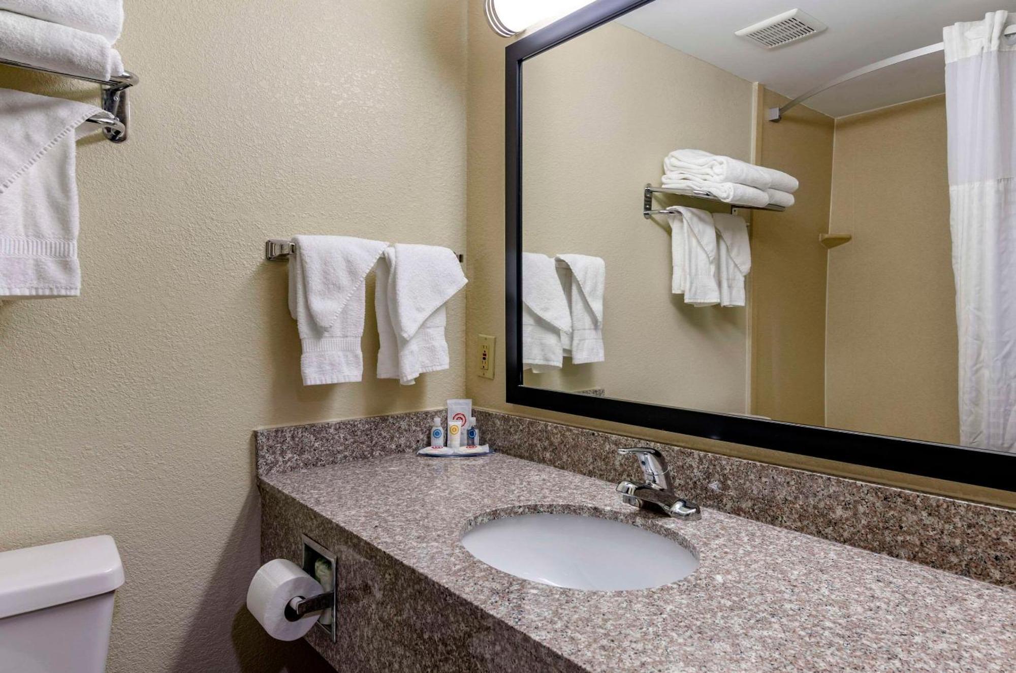 Comfort Inn & Suites Raphine - Lexington Near I-81 And I-64 מראה חיצוני תמונה